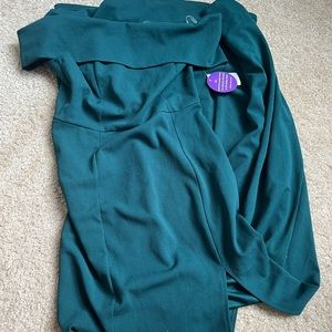 New with tags Windsor green floor length gown